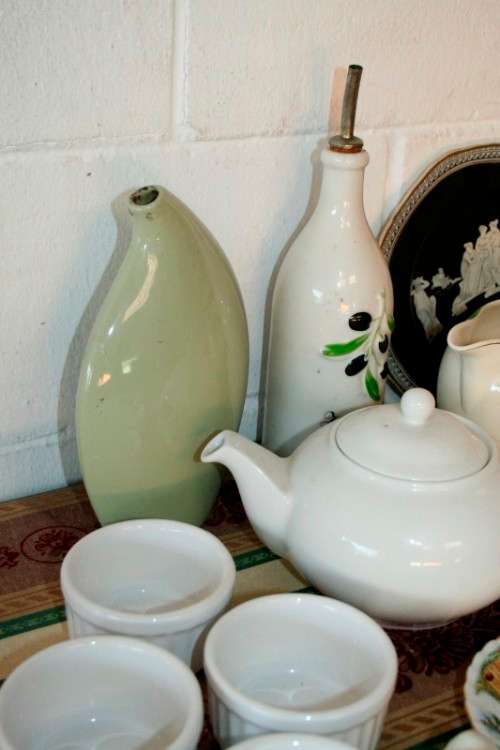 "Job Lot" A fabulous job lot of assorted porcelain & ceramic ware incl Royal Albert & more; RS17Sale