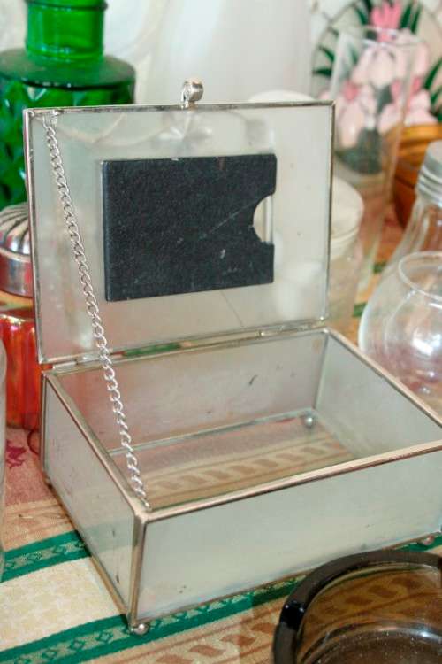 "Job Lot" An awesome collection of assorted glassware incl stained glass & much more; RS17Sale