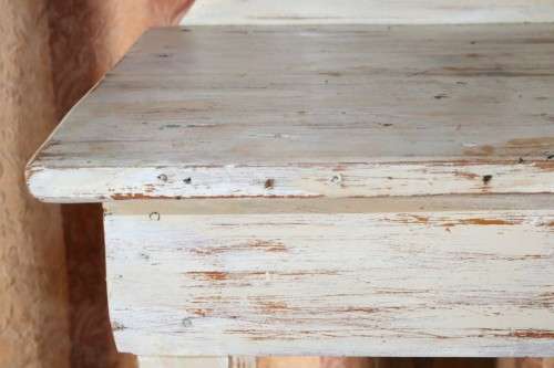 A great looking white painted table, very trendy shabby chic style - in amazing condition - RS17Sale