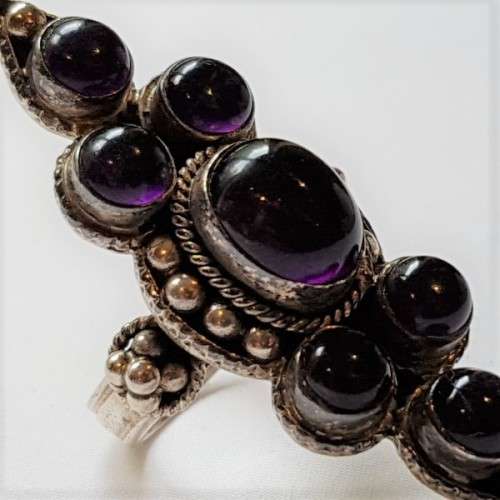 A truly spectacular Art Nouveau styled ladies ring with an array of beautiful round Amethyst stones
