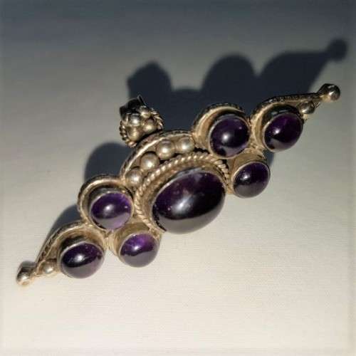 A truly spectacular Art Nouveau styled ladies ring with an array of beautiful round Amethyst stones