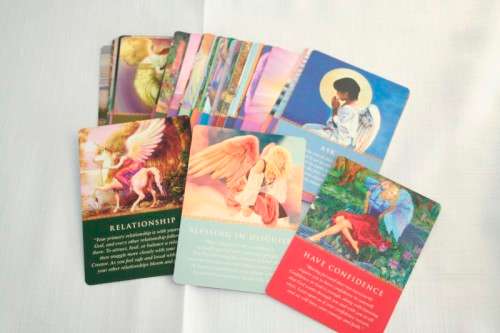 Doreen Virtue's "Daily Guidance from your Angels" boxed Oracle Cards - A 44 card deck and guidebook