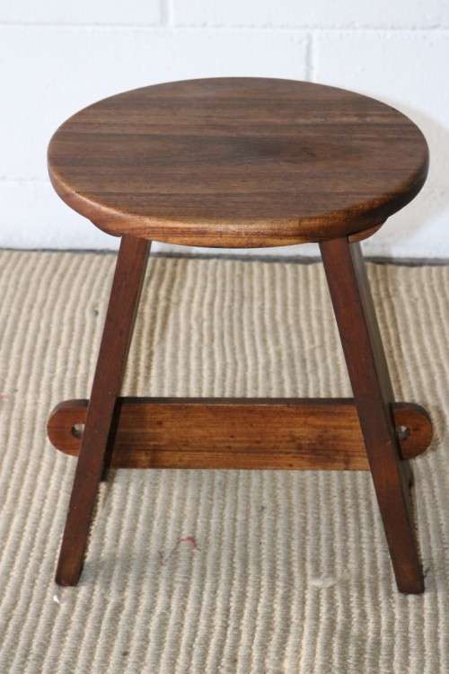 An awesome and solidly made Solid Oak foot stool in excellent condition - very sturdy