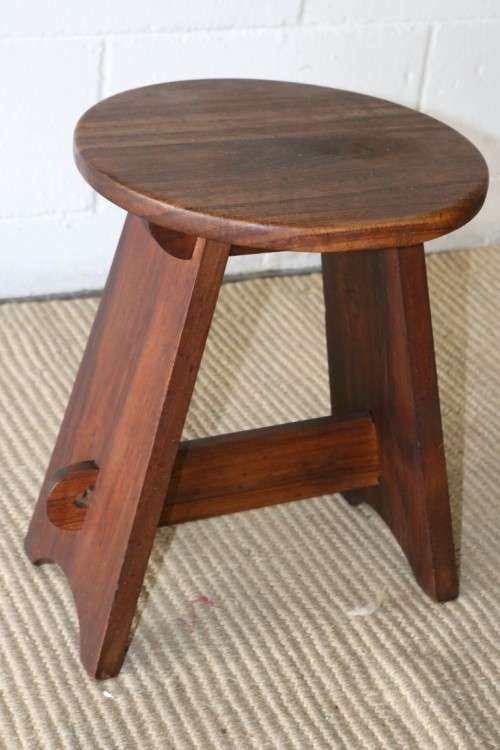 An awesome and solidly made Solid Oak foot stool in excellent condition - very sturdy