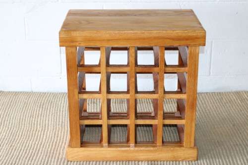 A fabulous 16 bottle solid Oak wine rack with individual wine bottle slots in excellent condition!