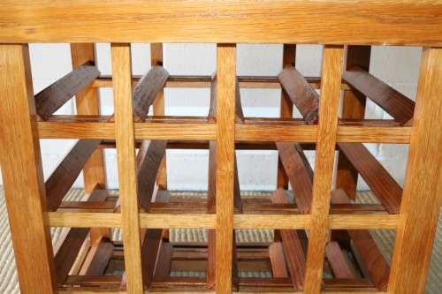 A fabulous 16 bottle solid Oak wine rack with individual wine bottle slots in excellent condition!
