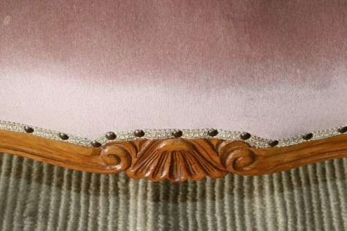 2x gorgeous Victorian French Walnut arm chairs with deep button detailing & stunning pink upholstery