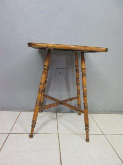 A stunning Ashwood display/ occasional table in great condition - perfect lamp table! - RS17Sale