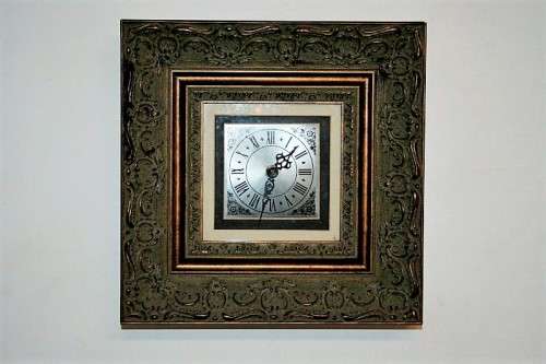 An amazing and unusual (quartz) wall clock in a stunning ornate moulded gilded frame - RS17CL