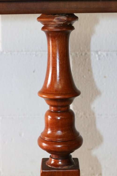 A fantastic Italian oval occasional/ sewing table with wonderful floral marquetry inlay detailing