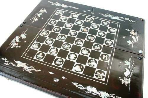 **RS17** A Vietnamese black-lacquered chess & backgammon board w/ mother of pearl inlay