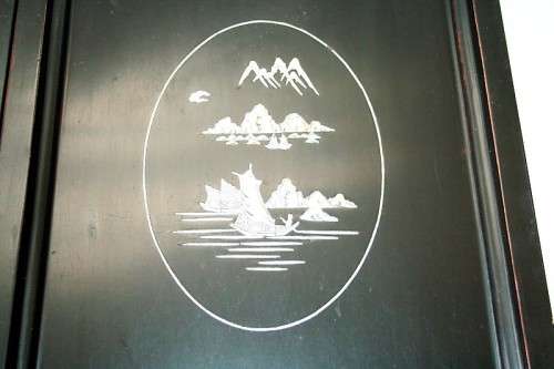 **RS17** A Vietnamese black-lacquered chess & backgammon board w/ mother of pearl inlay