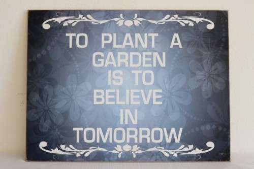 **RS17** An awesome inspirational wall hanging sign with a string on the back in good condition