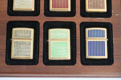 **RS17** A spectacular & very stylish set of 6x original Zippos in a wooden plaque - incredible gift