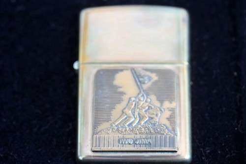 A magnificent "World War II - a remembrance" Zippo set w 4x lighters and a key ring - stunning gift!