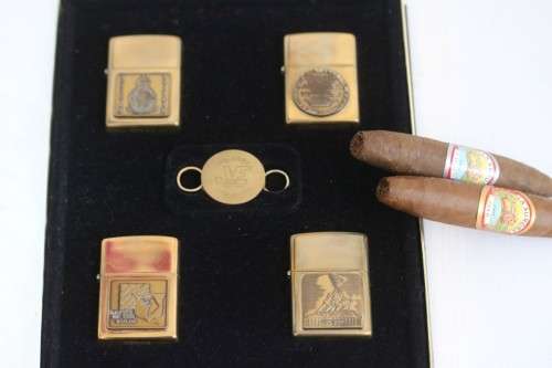 A magnificent "World War II - a remembrance" Zippo set w 4x lighters and a key ring - stunning gift!
