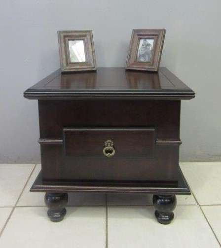 A fabulous and stylish single-drawer Teak bedside pedestal/ side table in awesome conditon.RS17Bed