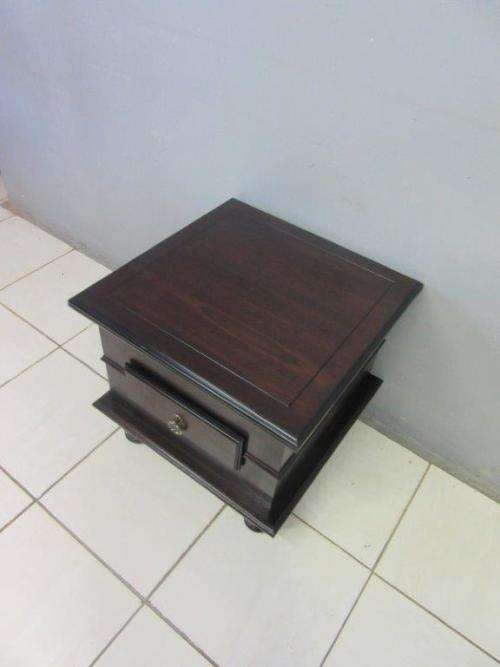A fabulous and stylish single-drawer Teak bedside pedestal/ side table in awesome conditon.RS17Bed