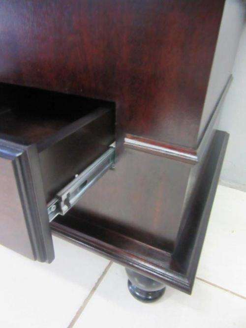 A fabulous and stylish single-drawer Teak bedside pedestal/ side table in awesome conditon.RS17Bed