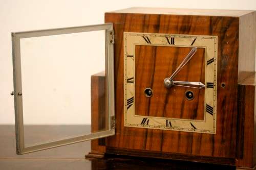 A stylish vintage British made Art Deco "British Clock Coronet" mechanical mantel clock