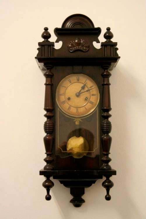 **RS17** A vintage mechanical wall clock with a spiral gong in complete working condition - RS17CL