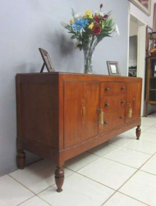 An awesome vintage Art Deco buffet server with 3x good size drawers, two cupboards & bottle inserts