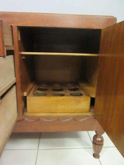 An awesome vintage Art Deco buffet server with 3x good size drawers, two cupboards & bottle inserts