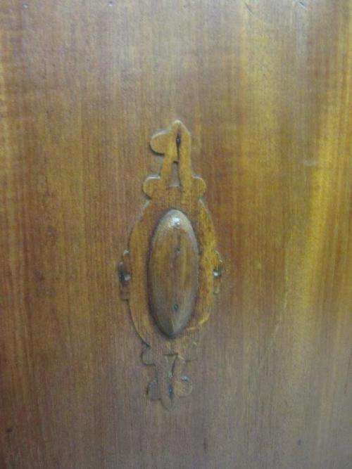 An awesome vintage Art Deco buffet server with 3x good size drawers, two cupboards & bottle inserts