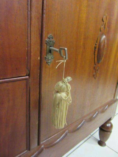 An awesome vintage Art Deco buffet server with 3x good size drawers, two cupboards & bottle inserts