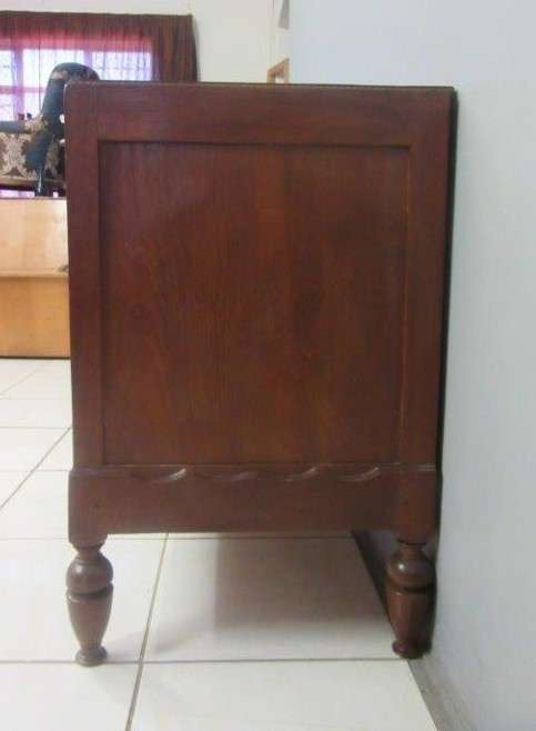 An awesome vintage Art Deco buffet server with 3x good size drawers, two cupboards & bottle inserts