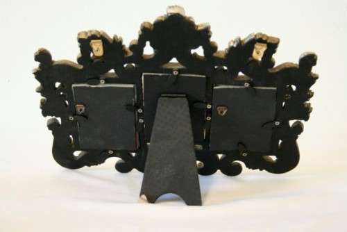 A beautiful ornate silver moulded 3-picture photo frame in great condition - Perfect for family pics