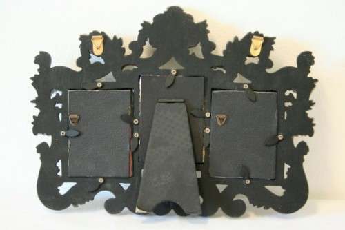 A beautiful ornate silver moulded 3-picture photo frame in great condition - Perfect for family pics