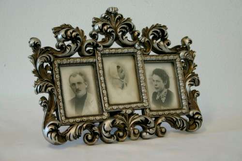 A beautiful ornate silver moulded 3-picture photo frame in great condition - Perfect for family pics