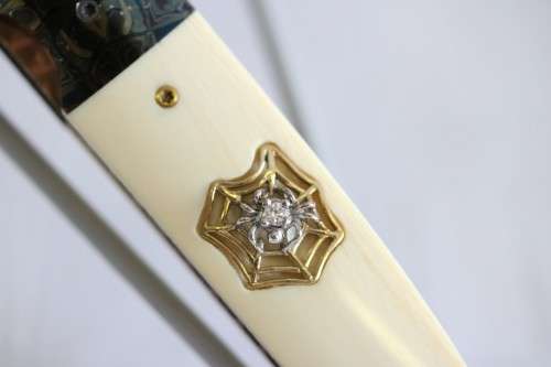 PREMIUM GIFT! Rare Erich Vosloo Spider's Nest folding knife w/ two diamonds in 18ct Gold & Titanium
