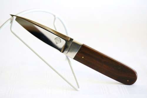 **RS17** Wonderful hand made "Deon" hunting knife with a wooden handle - in stunning condition!