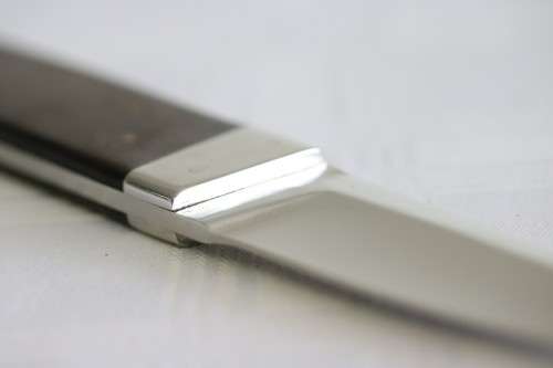 **RS17** Wonderful hand made "Deon" hunting knife with a wooden handle - in stunning condition!