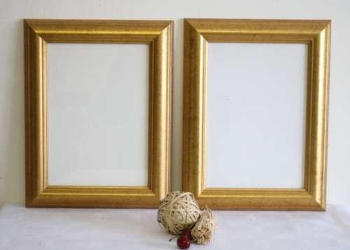 **RS17** A pair of gold gilded moulded picture frames in great condition - perfect for photos too