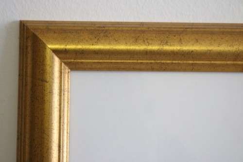 **RS17** A pair of gold gilded moulded picture frames in great condition - perfect for photos too