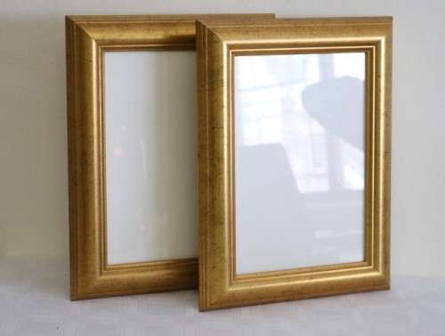 **RS17** A pair of gold gilded moulded picture frames in great condition - perfect for photos too
