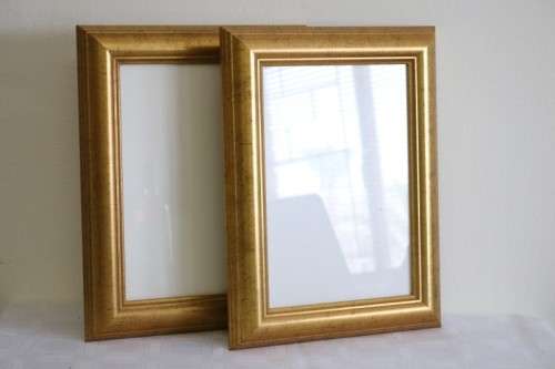 **RS17** A pair of gold gilded moulded picture frames in great condition - perfect for photos too