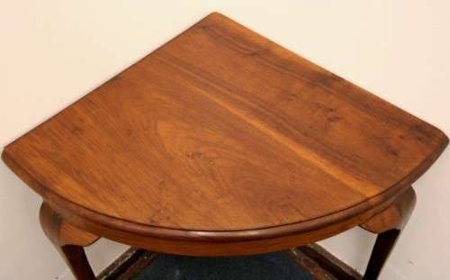 A wonderful vintage solid Teak corner occasional table with Queen Anne legs in great condition