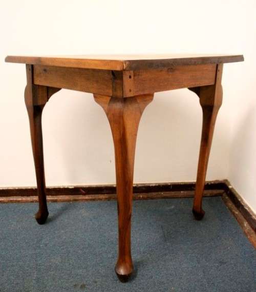 A wonderful vintage solid Teak corner occasional table with Queen Anne legs in great condition