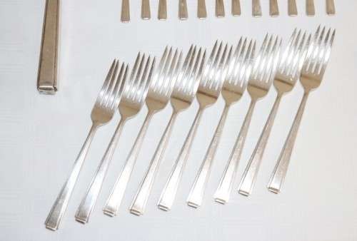 An incredible top-quality vintage British made Cooper Brothers EPNS silver plated 85pc cutlery set
