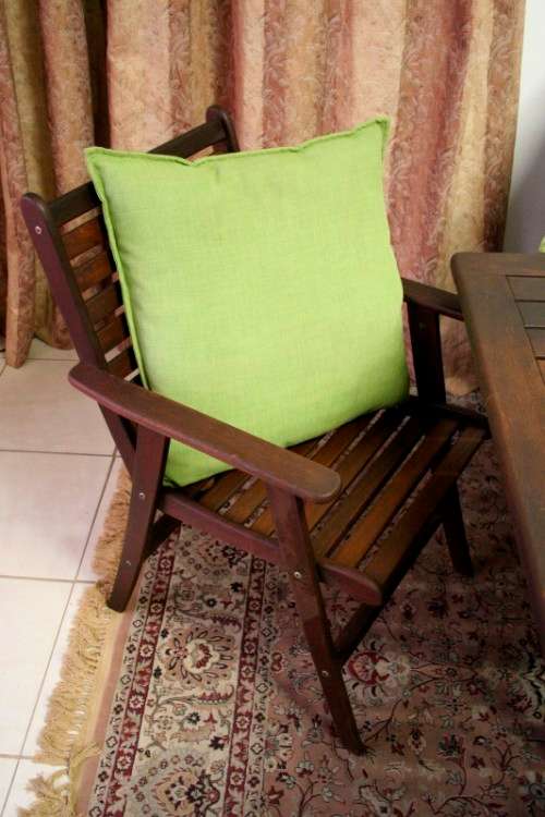 A fabulous modern slatted Teak 6-seater patio/garden set including six cushions.