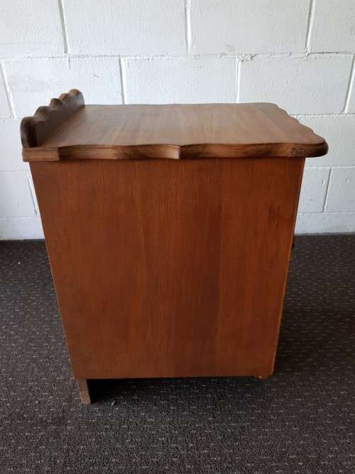 **RS17_Clearance**A stunning & rare vintage Art Deco Kiaat night pedestal cabinet in great condition