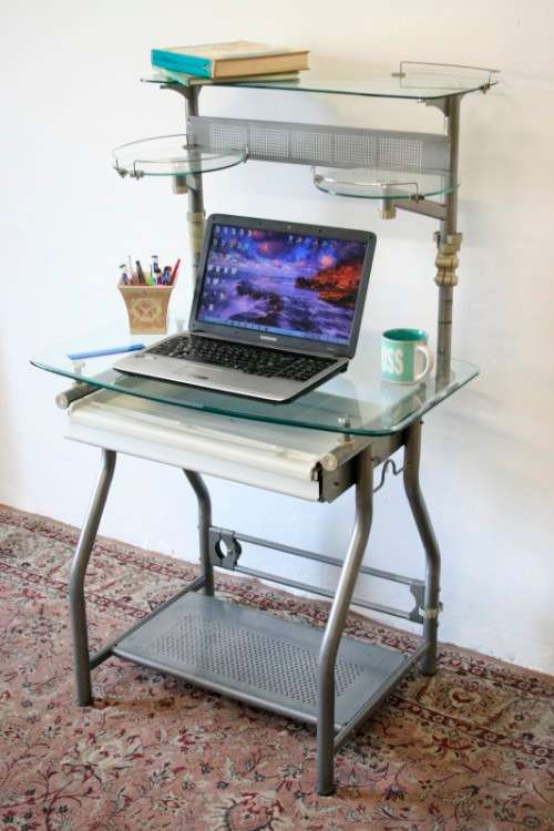 A lovely modern styled silver metal glass top compact computer desk/ stand in good condition