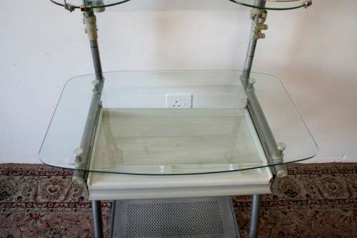 A lovely modern styled silver metal glass top compact computer desk/ stand in good condition