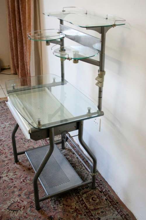 A lovely modern styled silver metal glass top compact computer desk/ stand in good condition