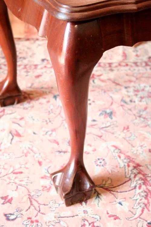 A lovely vintage scalloped-edge solid Imbuia ball & claw centre coffee table in great condition