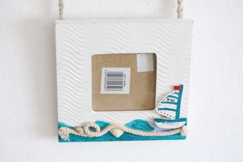 **RS17** A wonderful 3-photo wall hanging picture frame with a beach/ holiday theme to it